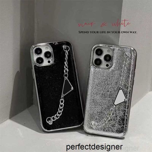 Designer Fashion Designer Womens Iphone 14 Cases Triangle avec diamants Designers Femme Couleurs Sacs de téléphone 12 13 11 X XS XR Premium Phonecover 93MJ