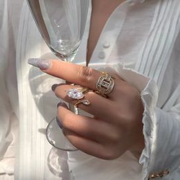 Designer Fashion Light Luxe koper Geplaatste geometrische openingsring vrouwelijke niche vrouwelijke trend hoge sense ring