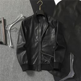 Diseñador de moda Chaquetas para hombres Hombres Chaquetas de cuero Cremallera Hombre Biker Coat Traje de vuelo para deportes recreativos