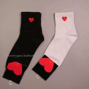 Medias de algodón 100% para hombre y mujer, calcetines cómodos bonitos de alta calidad con patrón de corazón, moda de diseñador