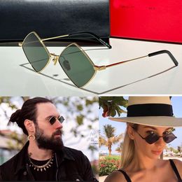 Designer Fashion Metal Frame Sunglasses Salles en forme de diamant Eyewear Ultra Light Back Alloy Small Lunes Léchange de style moderne Minimaliste Léchauffe