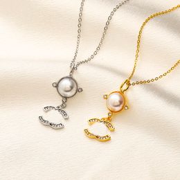 Collier de mode de créateur chaîne ras du cou Sier plaqué or en acier inoxydable perle cristal lettre pendentif colliers pour femmes bijoux sceau arrière