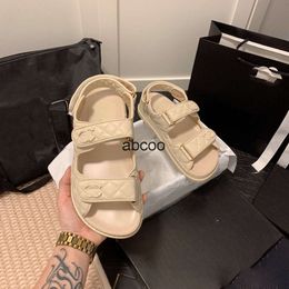 Designer Fashion Nieuw kanaal Sandalen voor dames Dikke zool Open teen cd Schoenen tory Veelkleurig Zomervakantie dubbele vakantieschoen Echt lederen pantoffels gewatteerd