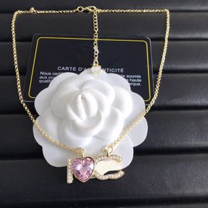 Collier pendentif de mode de créateur pour femmes chaîne de coeur rose plaqué or 18 carats en alliage de cuivre lettre pendentif colliers bijoux249a
