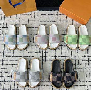 Designer Fashion Sandales Pool Pool Oreiller Flat Comfort Mule Mule Femme Man Man Summer Beach Chaussures Sliders en cuir en relief imprimés de fleurs