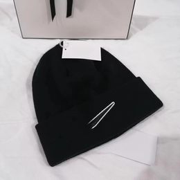 Chapeau tricoté de marque de sport de mode de créateur automne hiver chapeau explosif universel chaud pour hommes et femmes