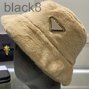 Diseñador de moda Teddy Bucket Hat Diseñador de mujer Gorros casuales Fluffy Fisher Hats Winter Fuzzy Caps Luxurys Designers Leisure Warm Cap 2022 J1NP