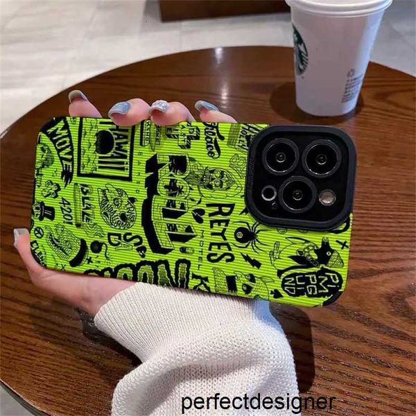 Designer Fashion Trend Green Graffiti Designer Phone Cases pour iPhone 14 14promax Graffiti sur fond vert Phonecases haut de gamme 13 12 11 X XSM361