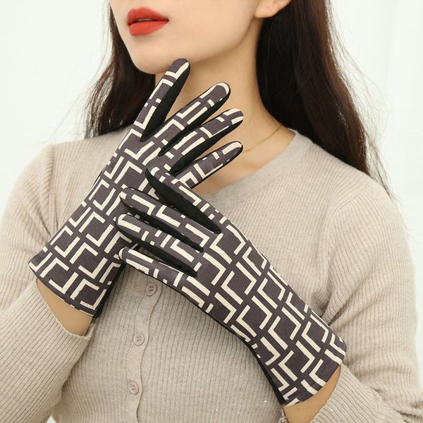 Diseñador de moda Guantes cálidos A prueba de viento Bicicleta Pantalla táctil Función de conducción Guantes cálidos para mujer Guantes de invierno de lujo para mujer Guantes con letras al por mayor