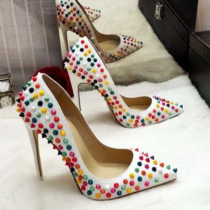 Diseñador Envío gratis moda mujer zapatos picos blancos remaches punta del dedo del pie tacón de aguja tacones altos bombas novia zapatos de boda a estrenar