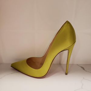 Designer Livraison gratuite mode femmes chaussures jaune satin bout pointu talon aiguille talons hauts chaussures pompes mariée chaussures de mariage flambant neuf