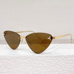 Designer Fe4086 Triangle Summer Sunglasses Femme Femme Métal Triangle Brun Lens Outdoor Place Travel Sunglasses avec boîte