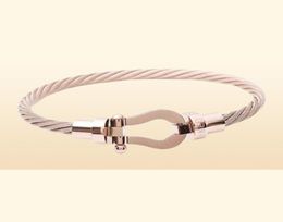 Diseñador FEDERS Mujer Bracele T Horseshoe Magnet Hebilla Pulsera de acero inoxidable Titanio Joyería de oro rosa Simple6003882