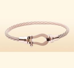 Designer Fereds Woman Bracele t MANGET HORSESHOE BOUCLE BRACEAUX EN SEUX SECTION