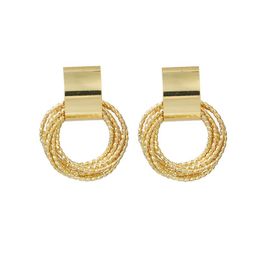 Designer Filigree Cool Wind Simple Cirlcs Charms Gold Stud oorringen Lichte luxe Europese stijl Verklaring Women Fashion Earrigns