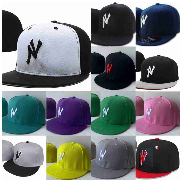 Chapeaux ajustés de concepteur Chapeau de basket-ball de balle plate toute l'équipe Chapeau de snapbacks entièrement fermé Broderie Casquettes de basket-ball de football réglables Casquettes de sport Casquettes ajustées Casquette flexible en maille