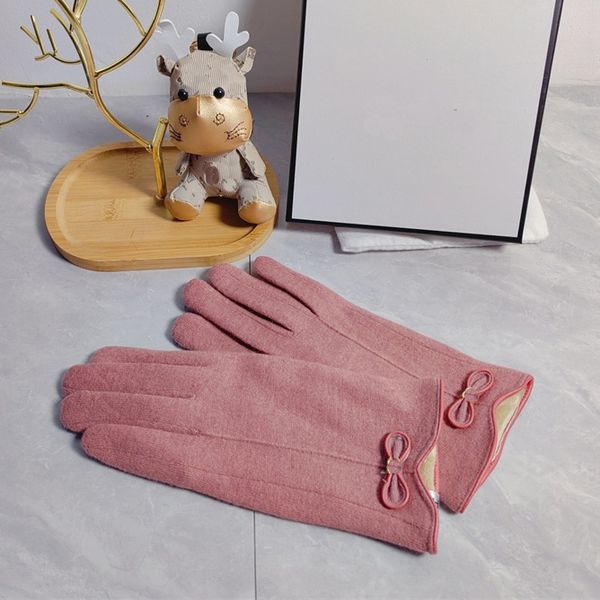 Diseñador Cinco dedos Guantes de arco Invierno para mujeres Guantes de celosía clásicos Marca de lujo Camelia Pantalla táctil Mitones gruesos femeninos Guante de conducción 4 colores