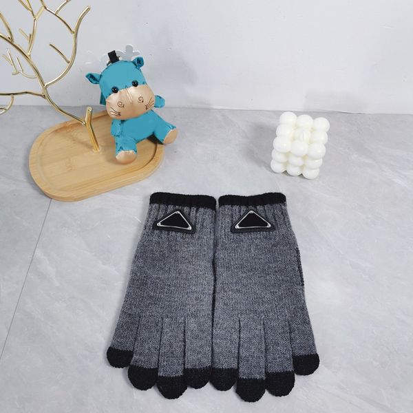 Designer Five Fingers Gloves 2023 Nouveaux gants de designer pour dames laine hiver mitaine femmes réplique officielle Contre-qualité Taille européenne T0P qualité 231251PE