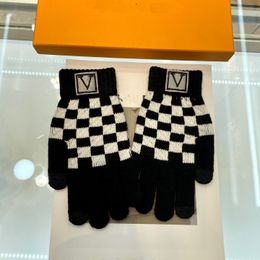 Designer Five doigts gants hiver pour hommes femmes femmes en noir et blanc chèques gants classiques marques de luxe Camellia tact écran d'écran épais mitaines gant gant