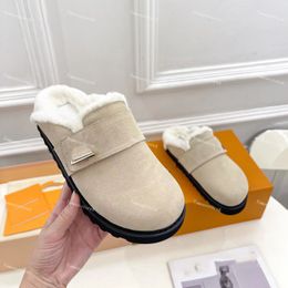 Sabots plats confortables de styliste pour femmes, pantoufles de luxe avec sangle en cuir, pantoufles de plage d'été à boucle dorée