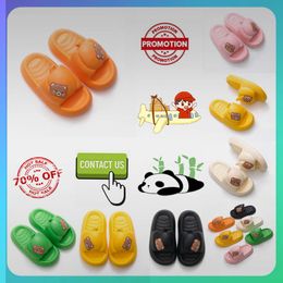 Diseñador plano pequeño oso sliders sandalias deslizizaciones zapatillas para hombres para hombres antideslizatorios Lige transpirable bajo corte súper suave unisex tamaño de piscina 35-46