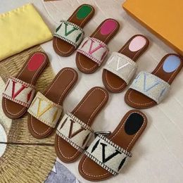 Sandalias planas de diseñador Zapatillas de lujo Sandalias bordadas para mujer Chanclas de moda Zapatillas con letras para mujer Zapatos de tacón bajo con diapositivas de playa de verano para mujer