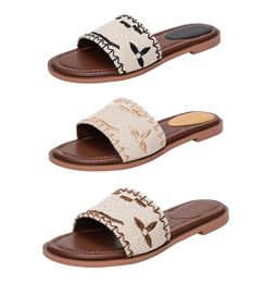 Diseñador Sandalias planas Zapatillas de lujo para mujer Bordar Sandalia Moda Flip Flop Carta Zapatilla para mujeres Verano Playa Diapositiva Damas Zapatos de moda de tacón bajo 3556