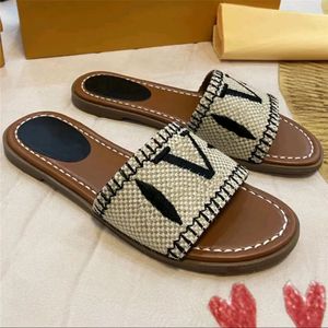 Designer Sandales plates pantoufles de la mode de sandales brodées pour femmes pantoufles de lettres de lettres pour femmes basses de plage d'été pour femmes