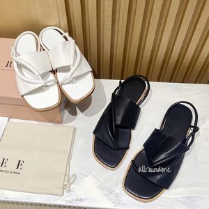 Designer Sandales plates Femmes Sandales en cuir Sandale d'été Iciu Sondage en caoutchouc Sobre de créateurs Fashion Women Slippers Black Brevet Beach Flip Flops Tlides