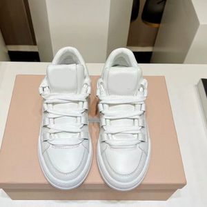 Designer Flat Sneaker Trainer Casual Classic Little White Fashion Plateforme en relief en cuir Chaussures en cuir baskets bas