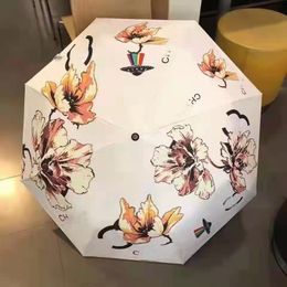 Designer Bloemparaplu Zonbescherming Sneeuwbescherming Zwarte rubberen paraplu Klassieke Letter Graffiti Zwart Wit Automatische drievoudig opvouwbare paraplu Geschenkdoos