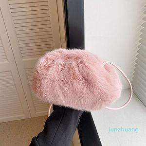 Designer -Fluffy Autumn Winter Cloud Bag Dames nieuwe vouw een schouder schuine pluche tas eenvoudige diner koppeling handtas