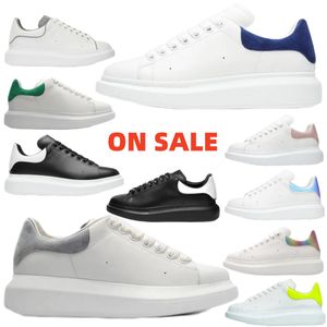 Designer Outdoor Shoes Woman shoes Leather Lace Up Men Fashion Platform Oversized Sneakers White Black mens womens Luxury velvet suede Casual Shoes