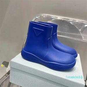 Designer -Foam Rubber Booties Fashion Boot Womens Rain Boots Rubber Tread Sole Classic Galoches Noir Blanc Bleu clair