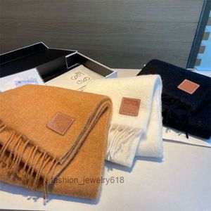 Diseñador para 100% Cashmere Jacquard crema chal abrigo para mujer Invierno Hombres Mujeres Bufanda Bufandas suaves chal Tamaño 123 * 185 con caja de regalo