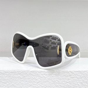 Diseñador para gafas Popular letras Gafas de sol Mujeres anteojos Fashion Metal Sun Gafas con caja 6color