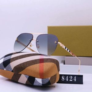 Designer For Mens Womens Classic Brand Fashion Design Design Suncreen Radiation Nivel Trend Sunglasses avec boîte