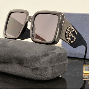 Designer pour lunettes de soleil populaires hommes Goggle lettre femmes lunettes cadre Vintage métal lunettes de soleil Nice