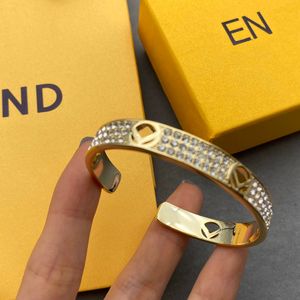 Designer voor dames klassiek merk Rose Gold armbanden openingen met diamanten mode -sieraden nieuwe stijl gepersonaliseerd3332