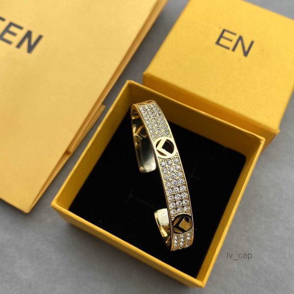 Designer for Women Classic Brand Rose Gold Bracelets ouvertures avec diamants bijoux de mode nouveau style personnalisé