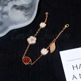 Designer vierbladige klaver sieraden accessoires vrouwen vergulde 18k rosé goud zeven sterren Ladybug armband met geavanceerd gevoel kleine en luxe dubbelzijdige vijf bloemen