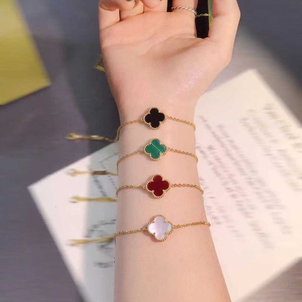 Diseñador de trébol de cuatro hojas Accesorios de joyería de lujo para mujeres Cleef Single Flower 'Girls' Girls 'Grotup