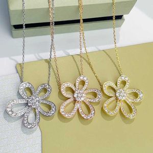 Diseñador Collar de trébol de cuatro hojas Top de lujo Moda Girasol Chapado para mujer Oro de 18 k Micro incrustaciones con cadena de cinco pétalos de diamantes Van Clee Accesorios Joyería