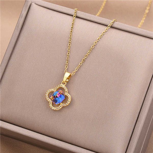 Diseñador Collar de trébol de cuatro hojas Top de lujo Océano coreano Corazón Trébol femenino Colgante de cristal azul Cadena de acero de titanio de oro de 18 quilates Accesorios Van Clee Regalo de joyería