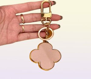 Designer Fourleaf Keychains Lucky Clover Car Key Chain Rings Accessoires Fashion Pu Leather Keychain Buckle For Men Women Hanging3729477