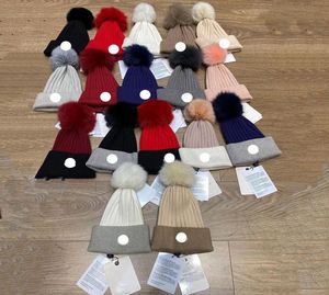 Designer Frankrijk Skull Caps Geborduurde Badge Women039s Streep met Haarbal Kleine Geurige Wollen Hoed Herfst en Winter Casual F6007640