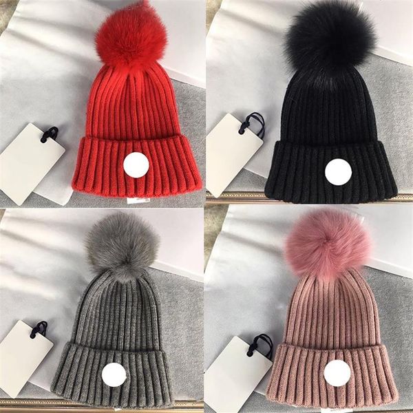 Designer France Skull Caps Badge brodé Femme amovible Fox Hair Ball Laine Chapeau tricoté chaud en automne et en hiver Fashi229i