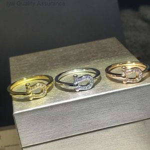 Ring Freds Designer Fei Jia High Edition en forme de U Rague en fer à cheval en forme de U larges et étroite édition complète Diamond V-Gold Placing 18K Rose Gold Pair Ring