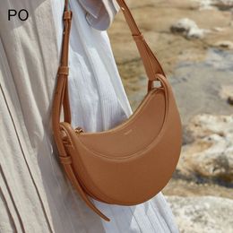 Diseñador de la tienda de bolsos individuales para mujeres franceses %60 60 al por mayor Bollinger un hombro Crossbody Sillle Bolsa de cuero de cuero de Cria Medio curvado