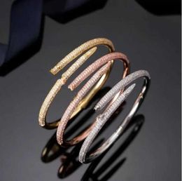 Designer Full Diamond Nail Mariage Bracelet Dames Titane Acier Bracelet Plein Diamant Bijoux Valentine039s Jour De Luxe Fashio7464376